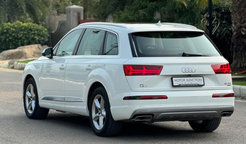 
								Audi Q7 full									