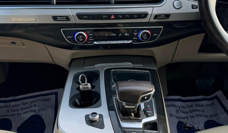 
								Audi Q7 full									