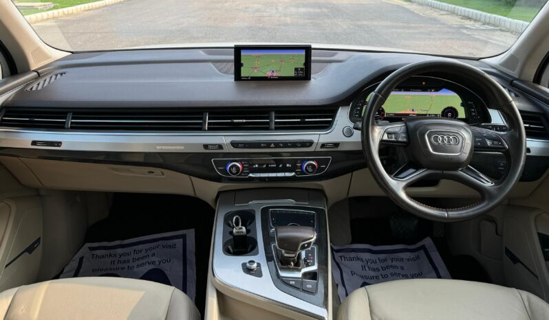 
								Audi Q7 full									
