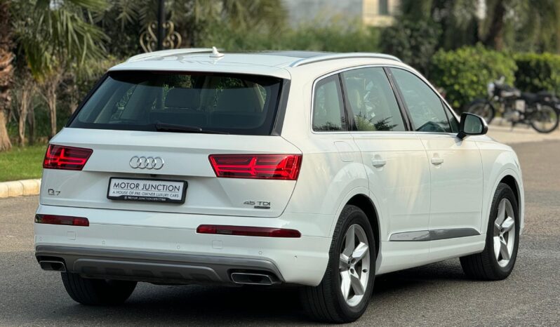 
								Audi Q7 full									