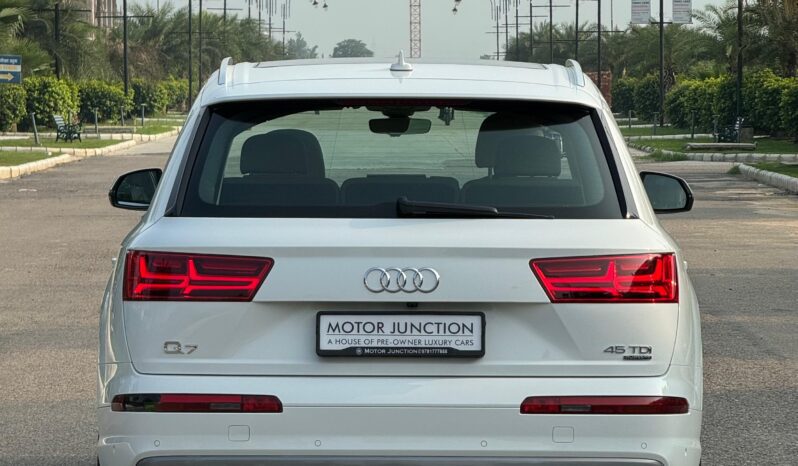 
								Audi Q7 full									