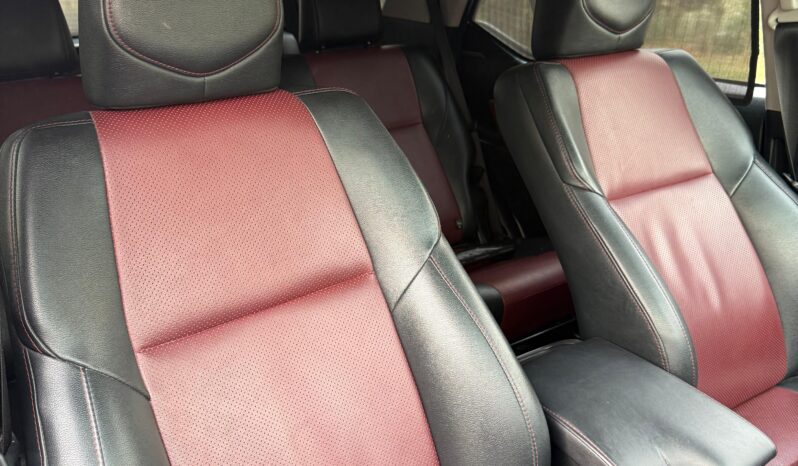 
								TOYOTA FORTUNER LEGENDER 4X4 full									