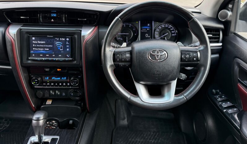 
								TOYOTA FORTUNER LEGENDER 4X4 full									
