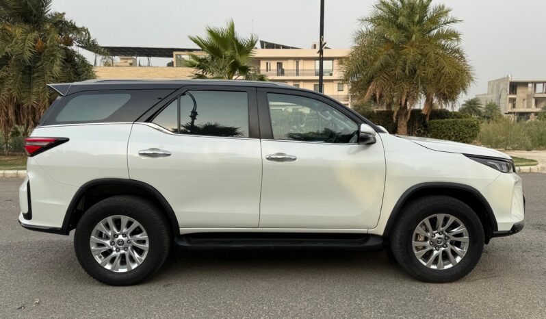 
								TOYOTA FORTUNER LEGENDER 4X4 full									