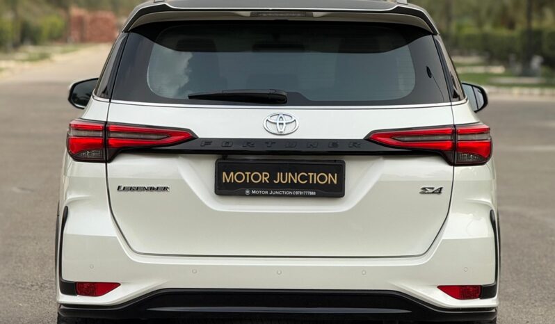 
								TOYOTA FORTUNER LEGENDER 4X4 full									