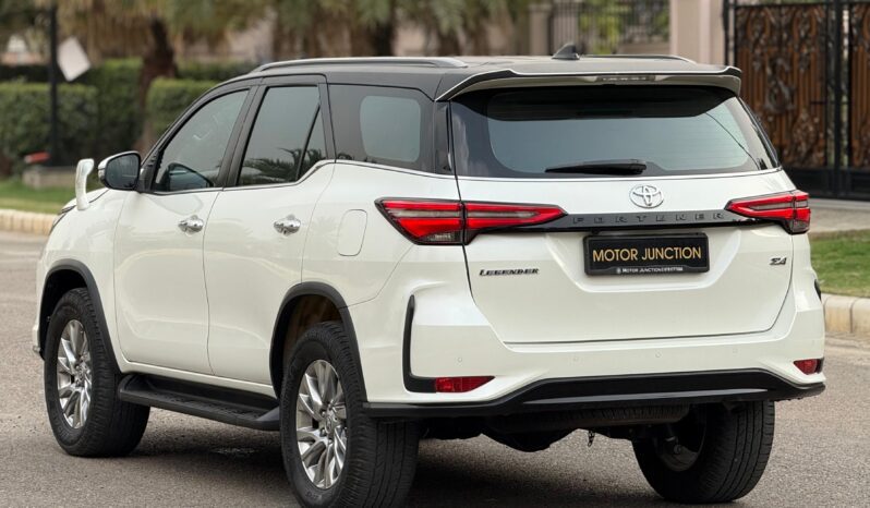 
								TOYOTA FORTUNER LEGENDER 4X4 full									