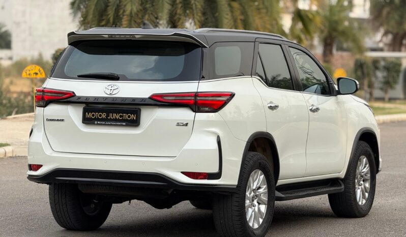 
								TOYOTA FORTUNER LEGENDER 4X4 full									