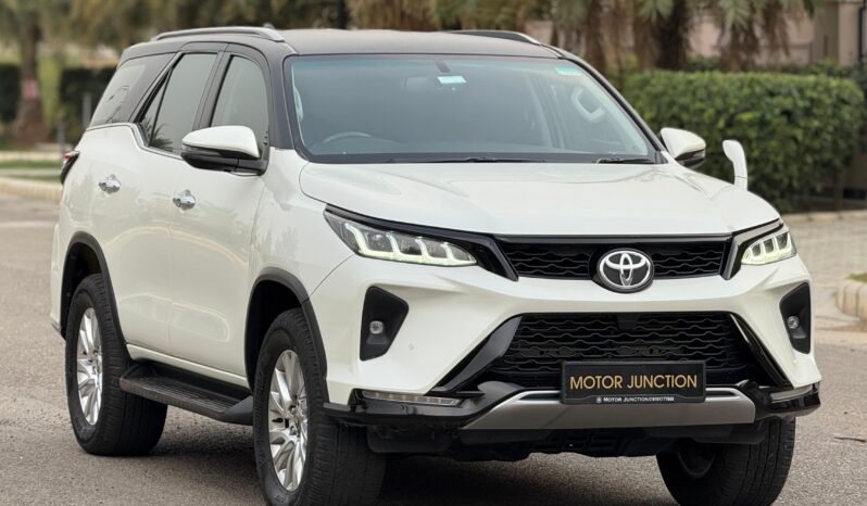 
								TOYOTA FORTUNER LEGENDER 4X4 full									