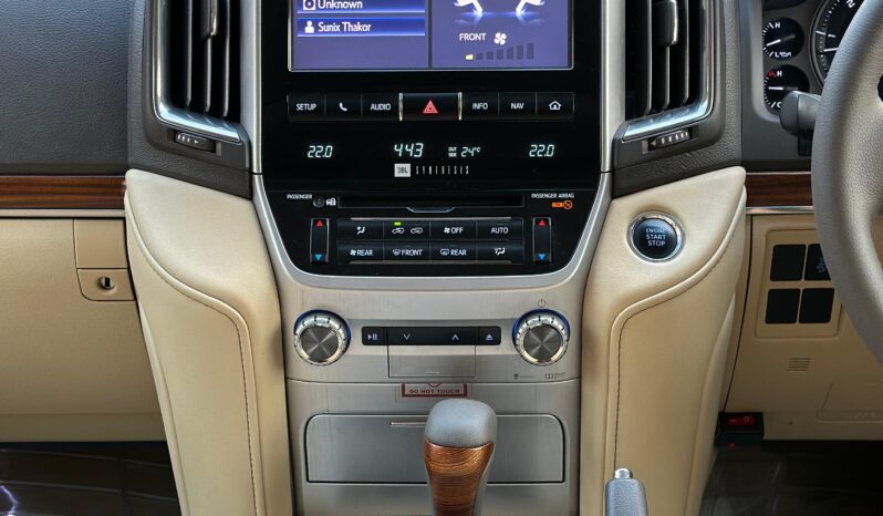
								TOYOTA LAND CRUISER full									