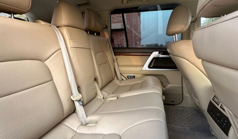 
								TOYOTA LAND CRUISER full									