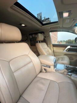 
										TOYOTA LAND CRUISER full									