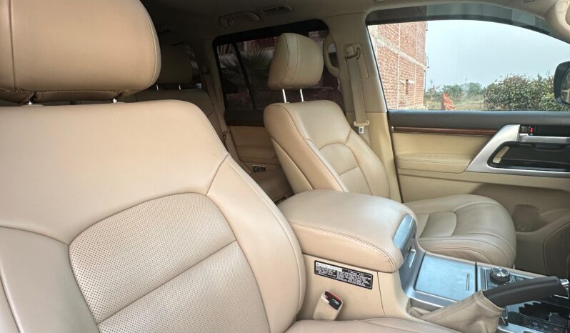 
								TOYOTA LAND CRUISER full									