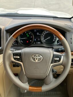 
										TOYOTA LAND CRUISER full									