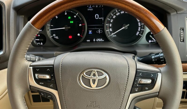 
								TOYOTA LAND CRUISER full									