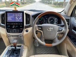 
										TOYOTA LAND CRUISER full									