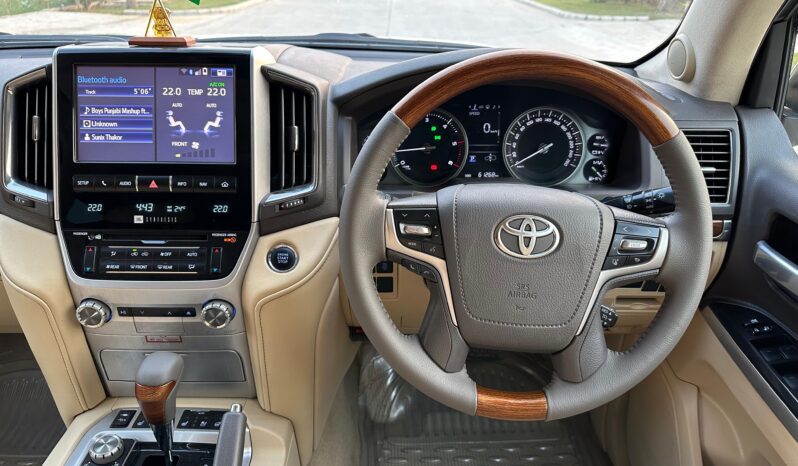 
								TOYOTA LAND CRUISER full									