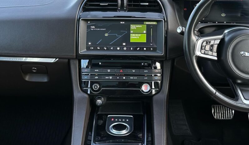 
								JAGUAR F-PACE full									