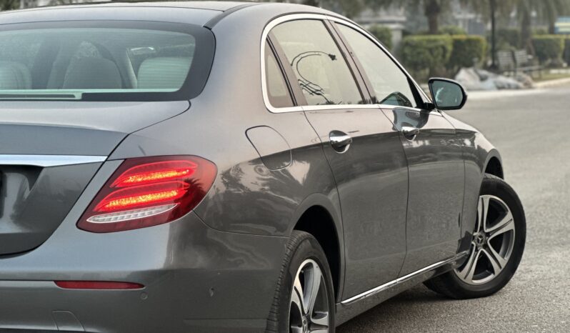 
								MERCEDES-BENZ E-CLASS full									