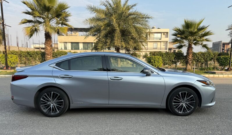 
								LEXUS ES300H full									