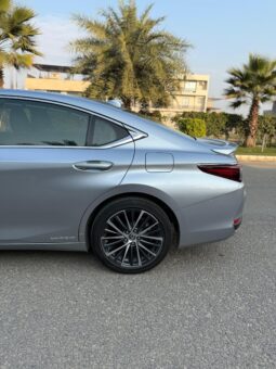 
										LEXUS ES300H full									