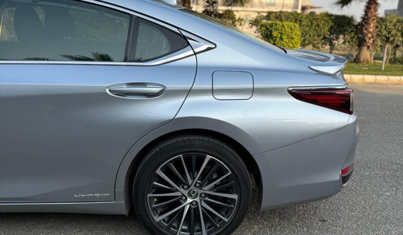 
								LEXUS ES300H full									