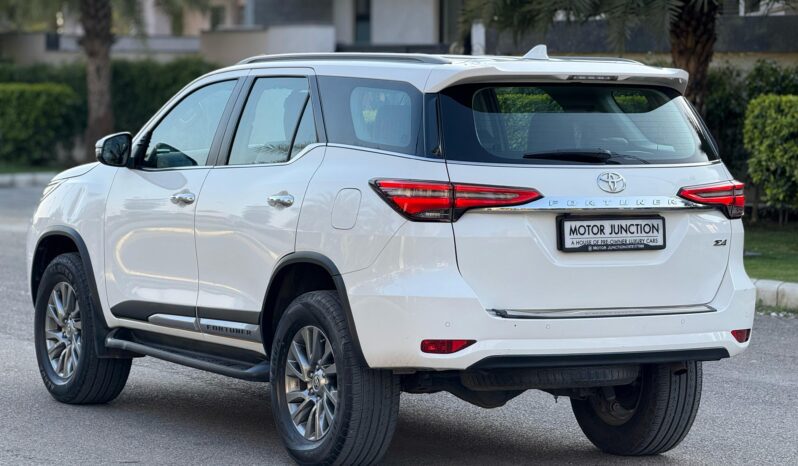 
								TOYOTA FORTUNER 4X4 full									