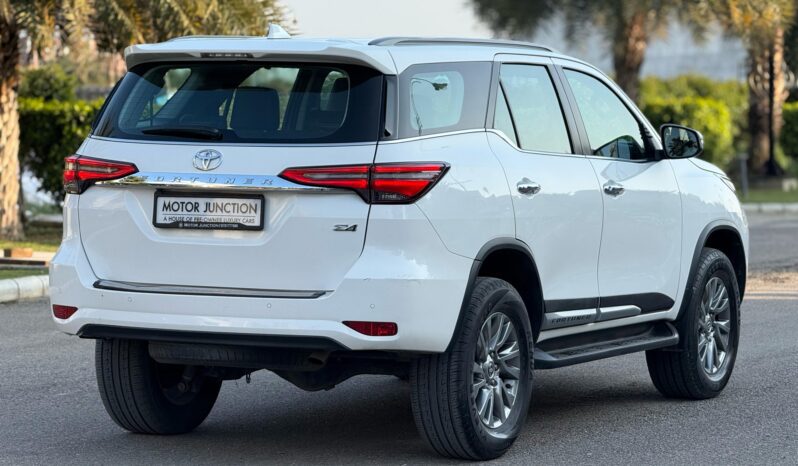 
								TOYOTA FORTUNER 4X4 full									