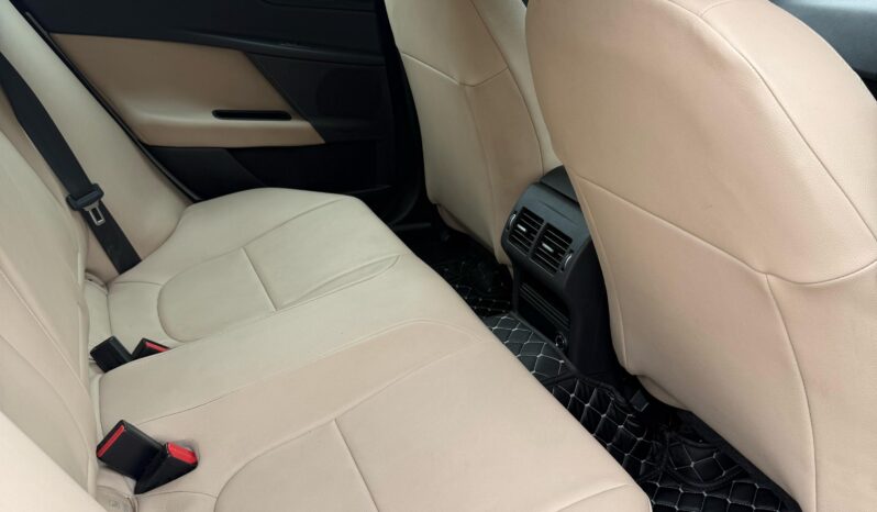
								JAGUAR XE full									