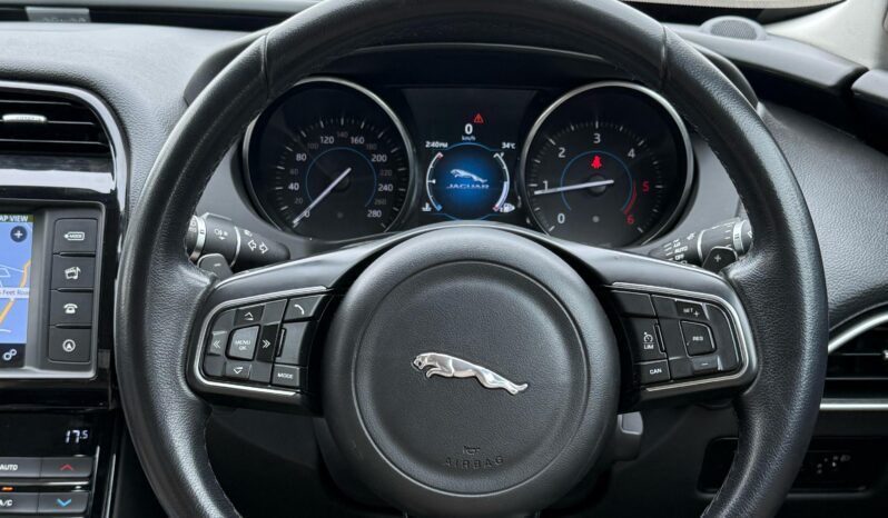 
								JAGUAR XE full									