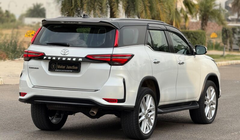 
								FORTUNER LEGENDER 4X4 full									