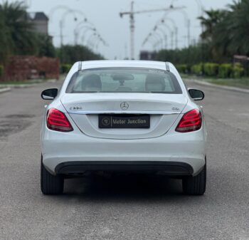 MERCEDES-BENZ C220d