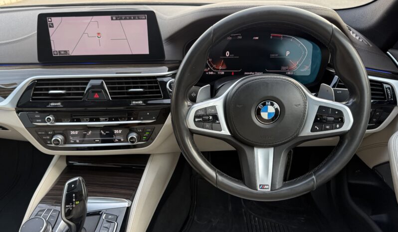 
								BMW 530d Msport full									
