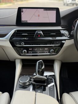 
										BMW 530d Msport full									