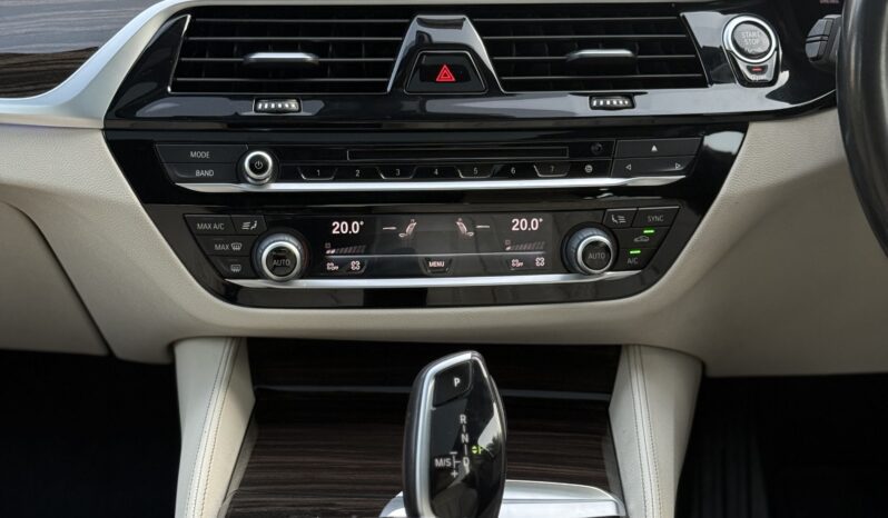 
								BMW 530d Msport full									