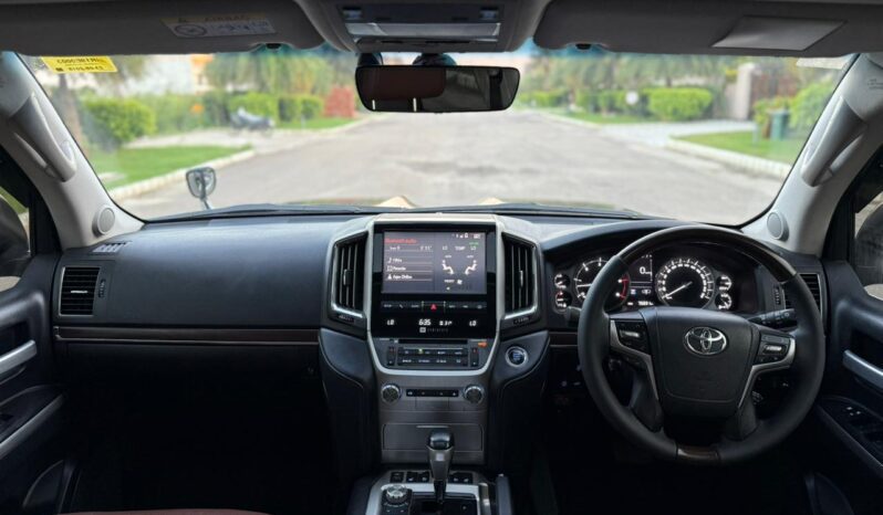 
								TOYOTA LAND CRUISER V8 full									