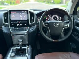 
										TOYOTA LAND CRUISER V8 full									