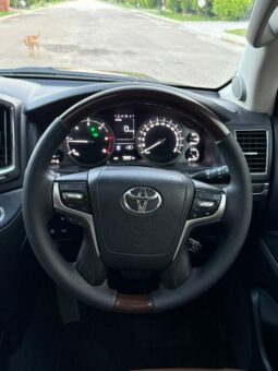 
										TOYOTA LAND CRUISER V8 full									