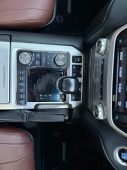 
										TOYOTA LAND CRUISER V8 full									