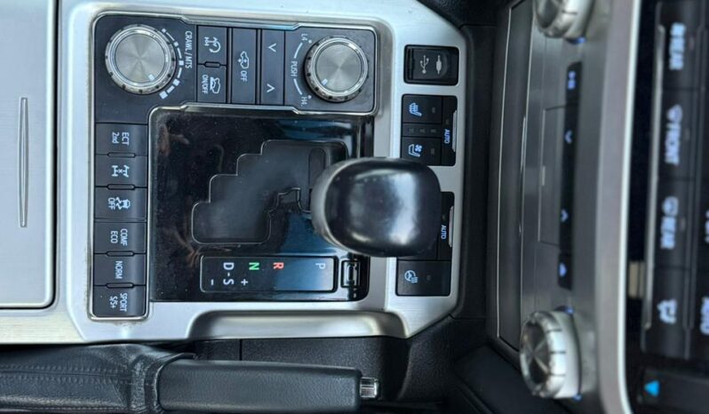 
								TOYOTA LAND CRUISER V8 full									