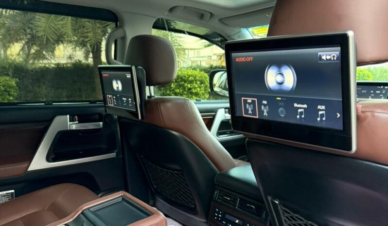 
								TOYOTA LAND CRUISER V8 full									