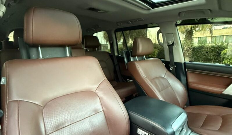 
								TOYOTA LAND CRUISER V8 full									