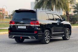 
										TOYOTA LAND CRUISER V8 full									