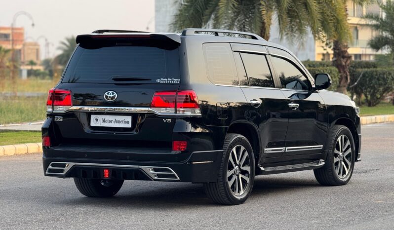 
								TOYOTA LAND CRUISER V8 full									