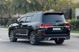 
										TOYOTA LAND CRUISER V8 full									