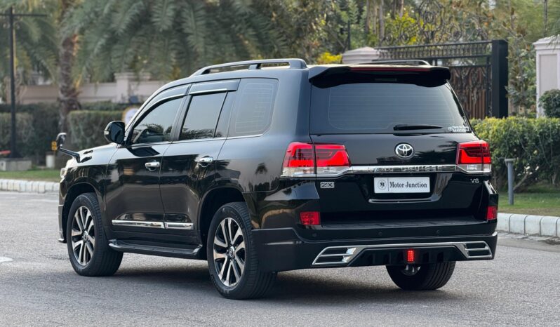 
								TOYOTA LAND CRUISER V8 full									