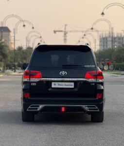 
										TOYOTA LAND CRUISER V8 full									