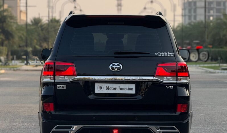 
								TOYOTA LAND CRUISER V8 full									