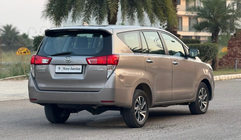 
								TOYOTA INNOVA CRYSTA Z MT 2.8 full									