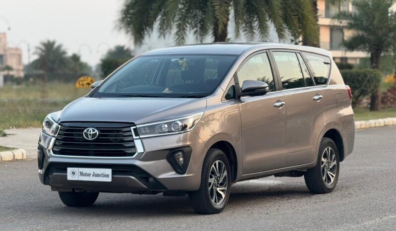 
								TOYOTA INNOVA CRYSTA Z MT 2.8 full									