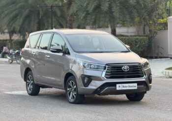 TOYOTA INNOVA CRYSTA Z MT 2.8